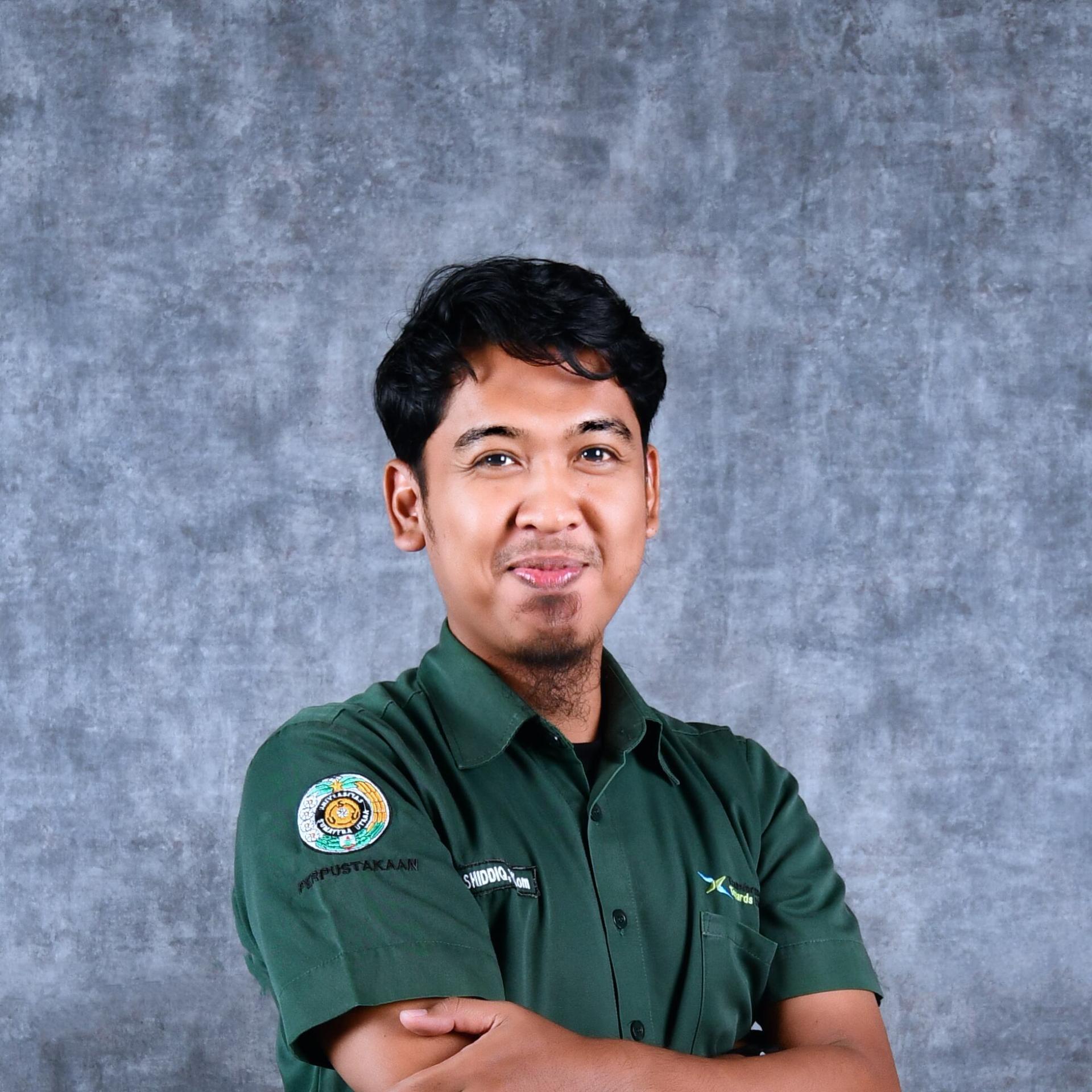 https://konten.usu.ac.id/storage/year/2026-04/satker/6/statis/staff/Sidiq 2.jpg